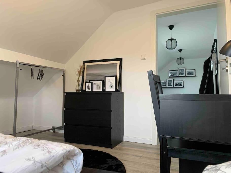 5Minuten Von Der City Entfernte Wohnung Mit Parkpl 比勒费尔德 外观 照片